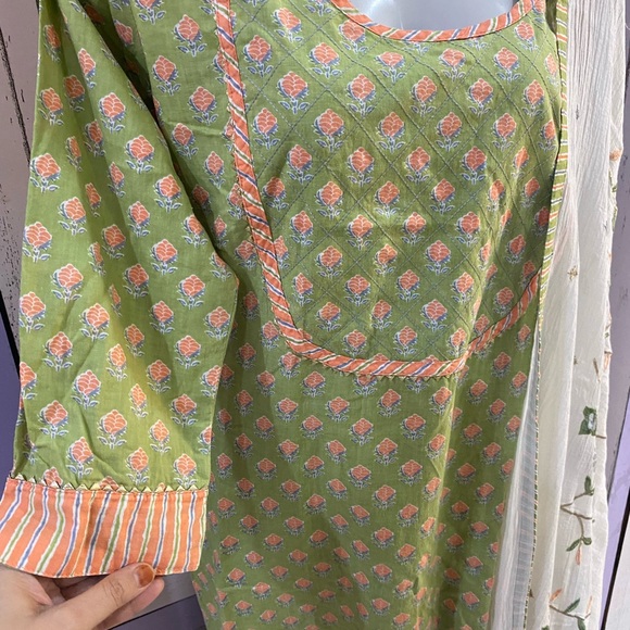 Cotton Kurta pant n embroidered cotton dupatta - Picture 6 of 7
